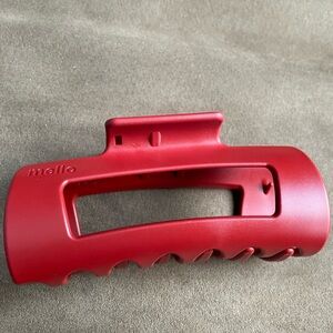 NWT Mello Cloud Clip Retail $27 Color - Cherry